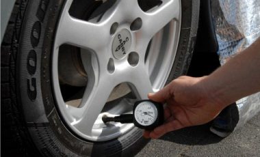 Kaj morate vedeti o skrbi za pnevmatike v poletnih mesecih?