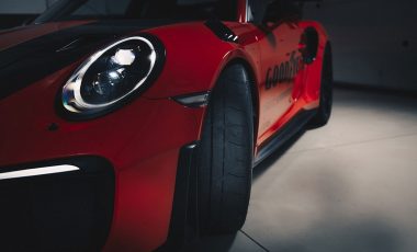 Porschejeva superšportna avtomobila odslej na Goodyearovih pnevmatikah Eagle F1 SuperSport RS